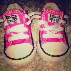 Pink toddler converse chuck Taylor shoes