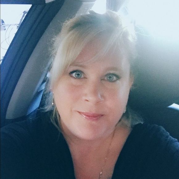 Meet your Posher, Lora