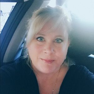 Meet your Posher, Lora