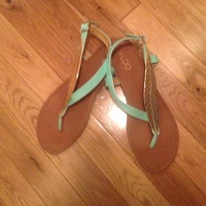 ✨Sale✨Mint and Gold ALDO Sandals