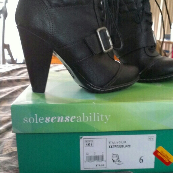 Black booties - Picture 3 of 3