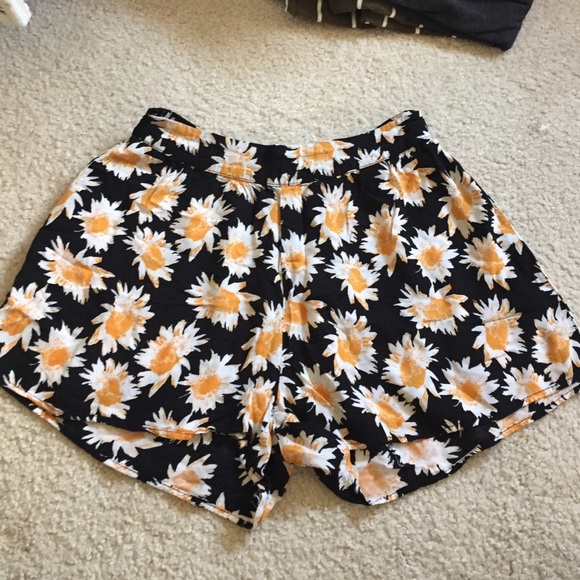 Flowy daisy shorts