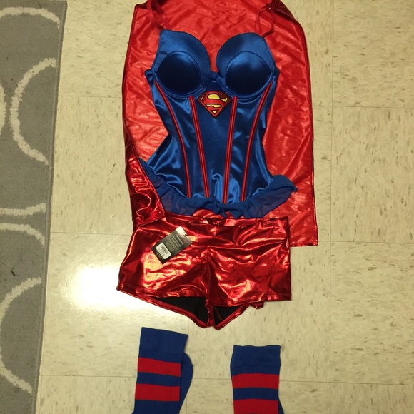 Superwoman costume - Picture 1 of 4