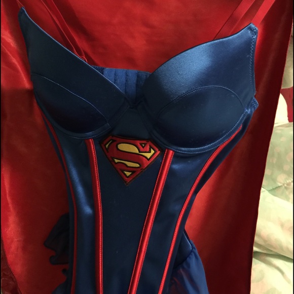 Superwoman costume - Picture 2 of 4
