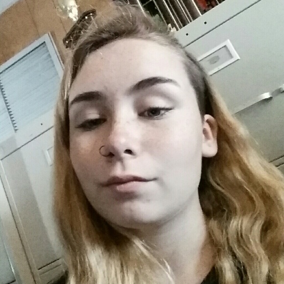 Meet your Posher, Gabby - Picture 1 of 1