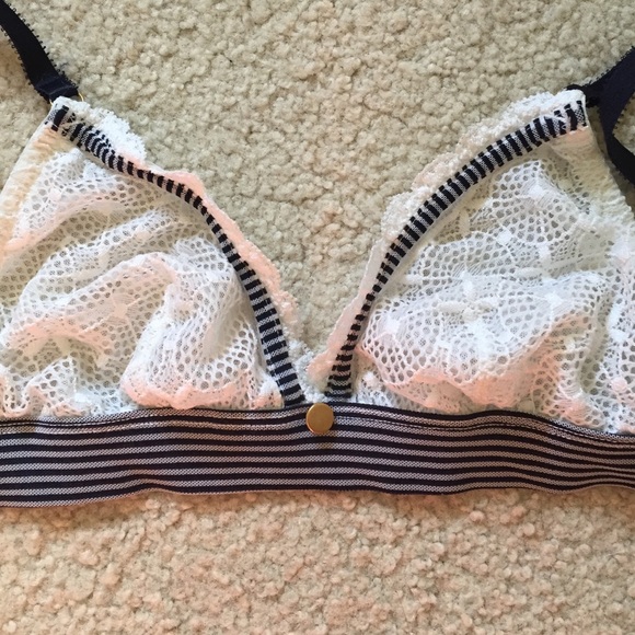 Cute bralette - Picture 2 of 3