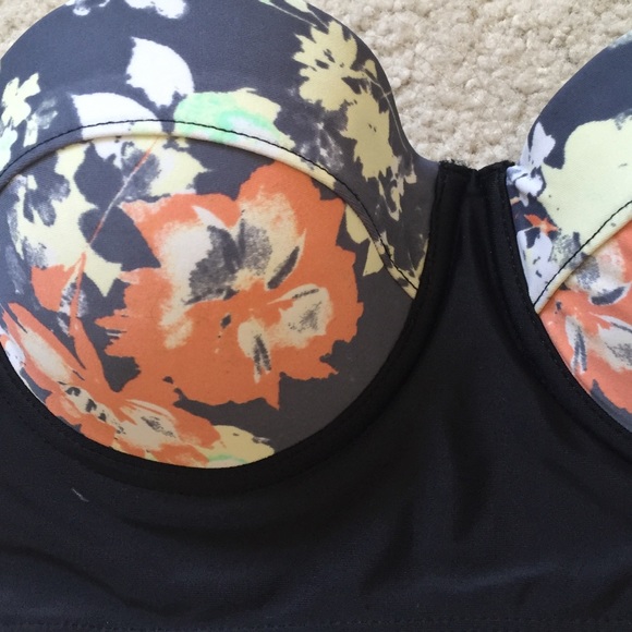 Bandeau swimsuit top - Picture 2 of 3