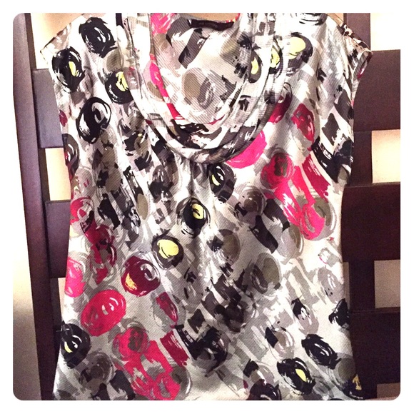 Price ⬇️Pretty Limited Blouse - Picture 1 of 4