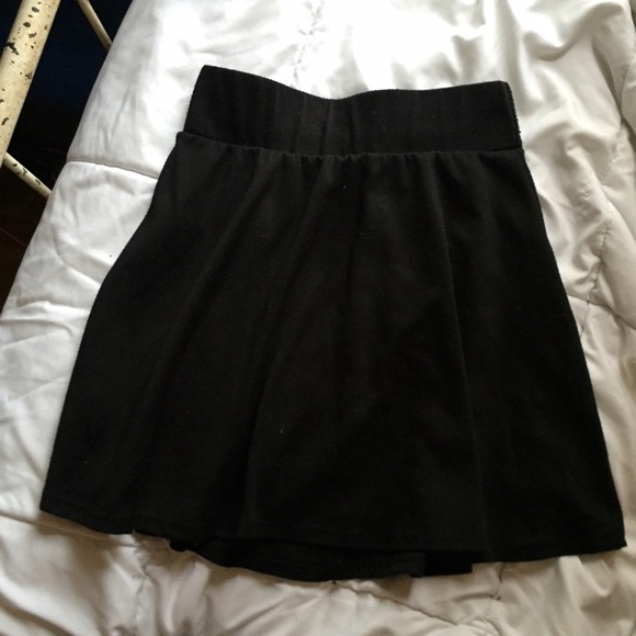 black skater skirt