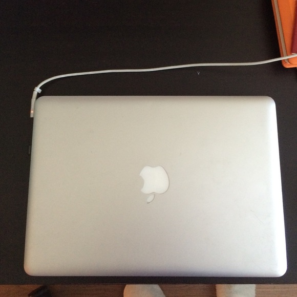 MacBook - Picture 2 of 4