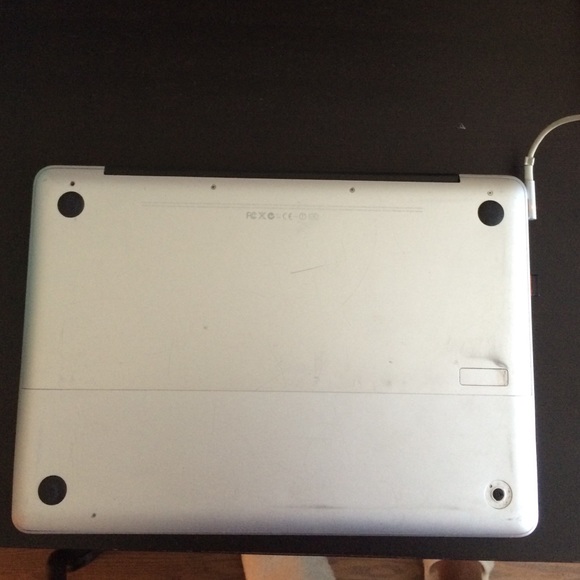 MacBook - Picture 3 of 4