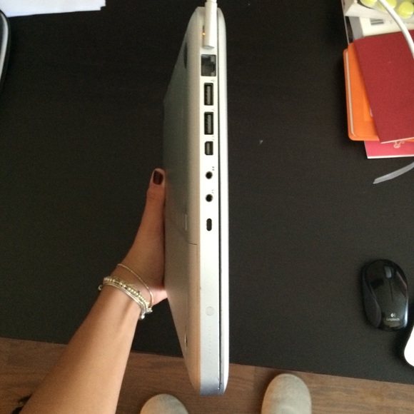 MacBook - Picture 4 of 4