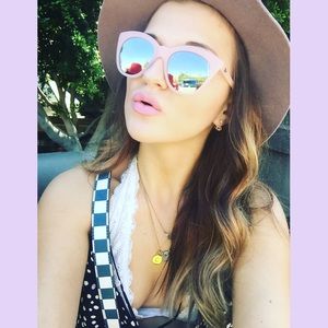 Meet your Posher, Carisa