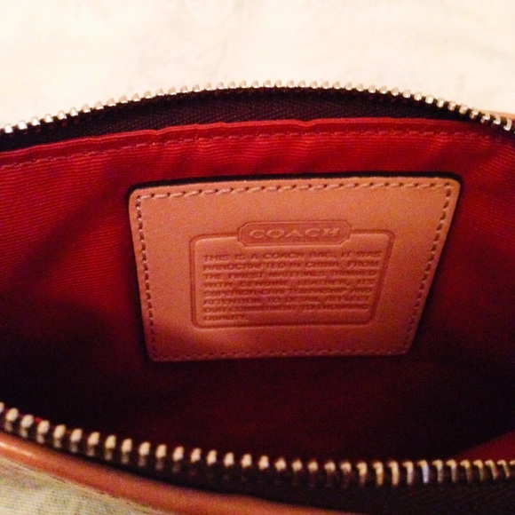🚫SOLD🚫Coach Clutch Wallet - Picture 3 of 4