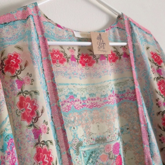 🚫SOLD BUNDLE🚫Floral and Fringe Kimono - Picture 4 of 4