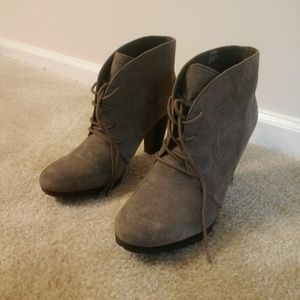 White Mountain bootie in excellent condition