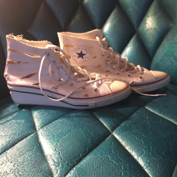 Wedged cutout white Converse😎❤️