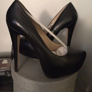Black pumps! Perfect for a night out!