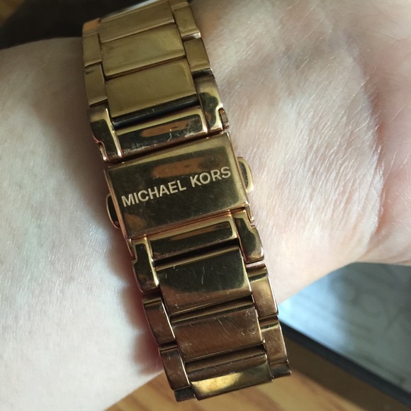 Michael Kors Rose Gold Watch - Picture 2 of 4