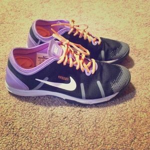 Nike woman's tennis shoes 8 training lunarelement