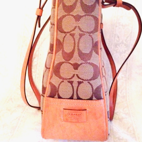 Coach Signature Bag - Picture 3 of 7