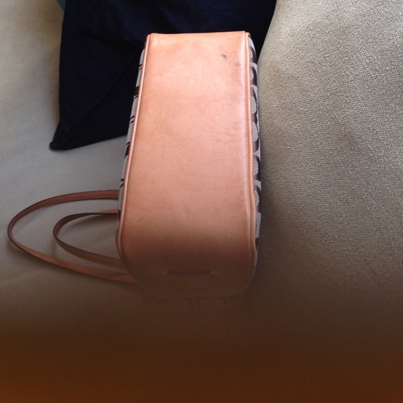 Coach Signature Bag - Picture 4 of 7