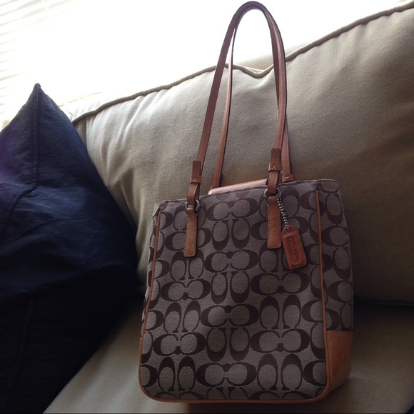 Coach Signature Bag - Picture 7 of 7