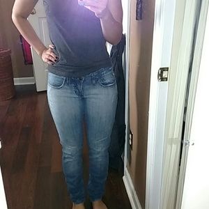 Cute skinny strait leg jeans.