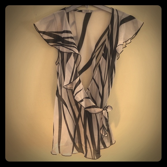 🔥Very Pretty Black and White Sheer Blouse🔥 - Picture 2 of 3