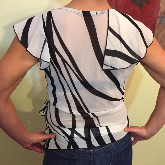 🔥Very Pretty Black and White Sheer Blouse🔥 - Picture 3 of 3