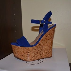 Steve Madden Bickker blue wedge. (Only worn once)