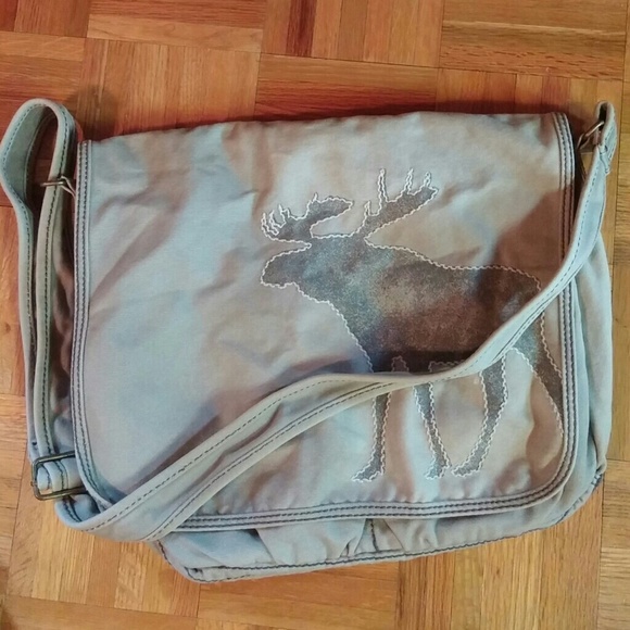 abercrombie Handbags - Beautiful Abercrombie messenger shoulder bag