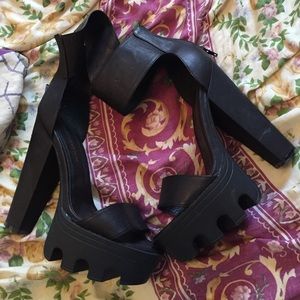 Wild dive pumps. All black size 9