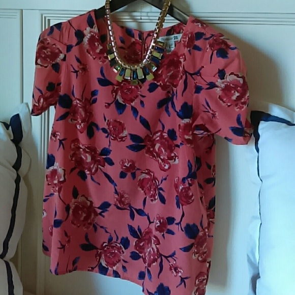 ❎SOLD❎Adorable top!!