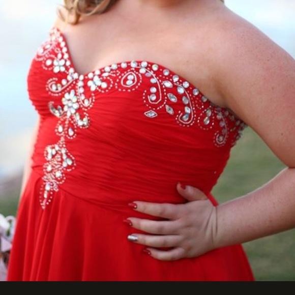 Red homecoming dress - Picture 2 of 3