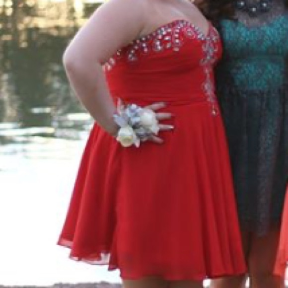 Red homecoming dress - Picture 3 of 3