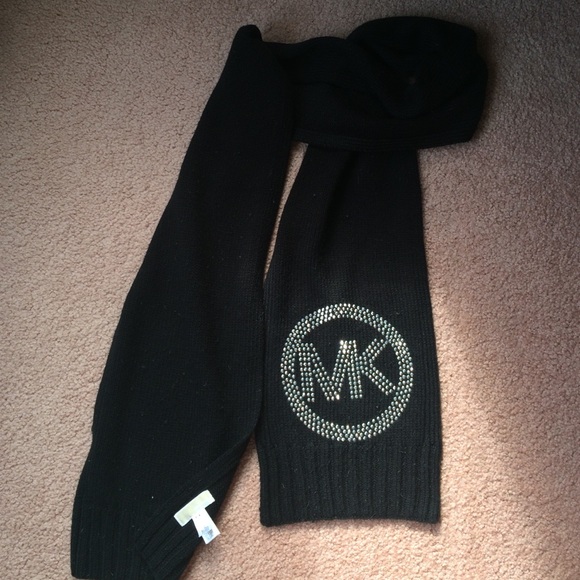 MICHAEL KORS SCARF