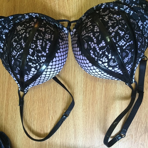 Victoria Secret Bombshell Bra - Picture 2 of 3