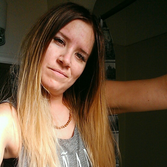 Meet your Posher! - Picture 2 of 4