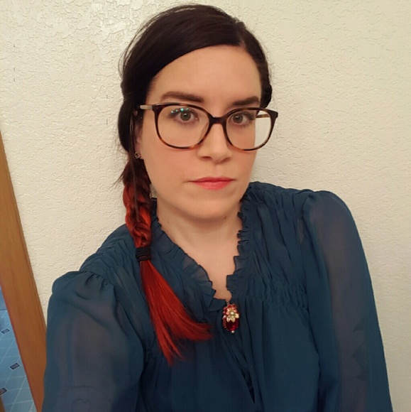 Meet your Posher! - Picture 4 of 4