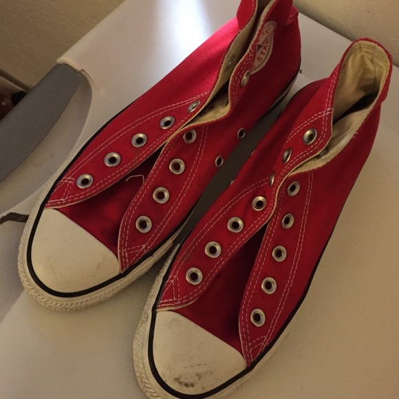 Red hightop Converse All-Stars💔💔💔💔
