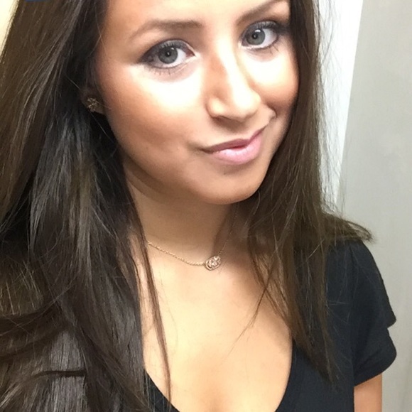 Meet your Posher, Rachel - Picture 2 of 5