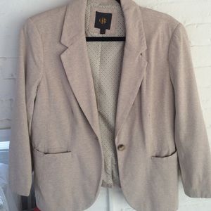 Cotton and fitted cream blazer
