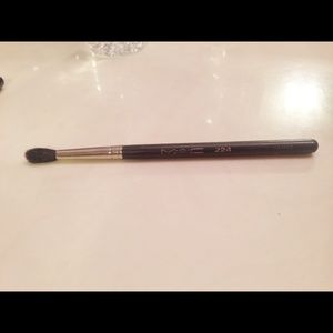 MAC 224 brush