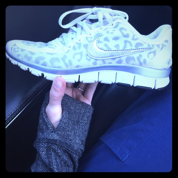 SOLD ON OTHER APP! Leopard white grey Nike free