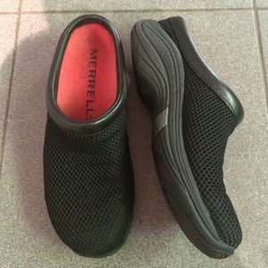 Merrell Black Clogs
