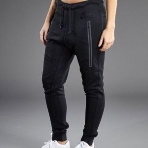 BRAND NEW Women's Nike Tech Fleece pants