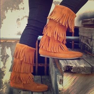 Minnetonka 3 Layered Fringe Boots