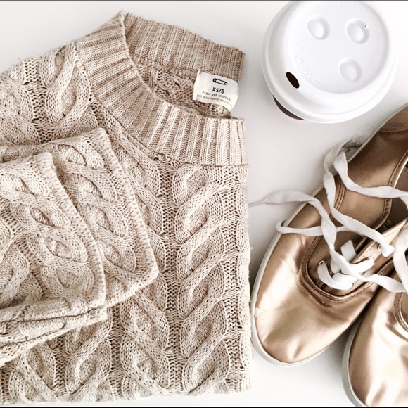 Urban Outfitters Sweaters - 📢PRICE DROP📢 COZY SWEATER🍂URBAN OUTFITTERS🍂