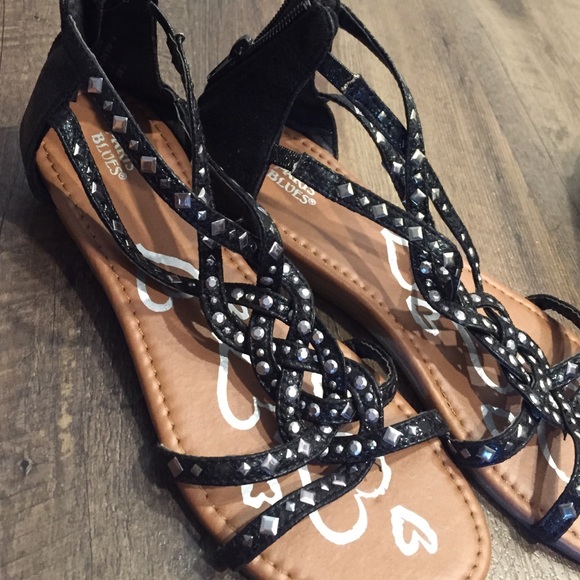 Black sandals with studs and zipper at the back - Picture 1 of 1